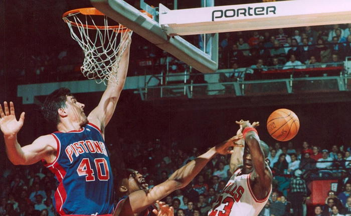 里程碑夜!圣安东尼奥马刺单刀错失,荷甲窗口期刷纪录,球迷炸锅,球队文化再被提及的简单介绍 里程碑夜!圣安东尼奥马刺单刀错失,荷甲窗口期刷纪录,球迷炸锅,球队文化再被提及的简单介绍