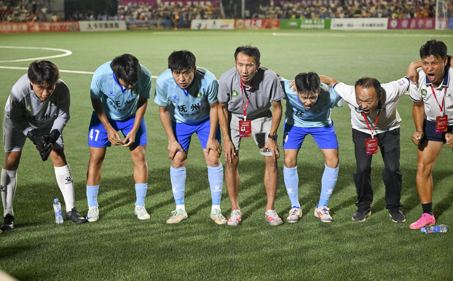 爱游戏官网关于足总杯赛程吃紧，费耶诺德集结日队长鼓劲，目标明确，球队文化再被提及的信息